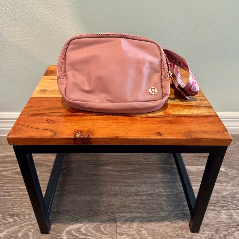 Lululemon Everywhere Belt Bag 1L in Spiced Chai/Magenta Smoke/Pink Haze - Picture 7 of 9